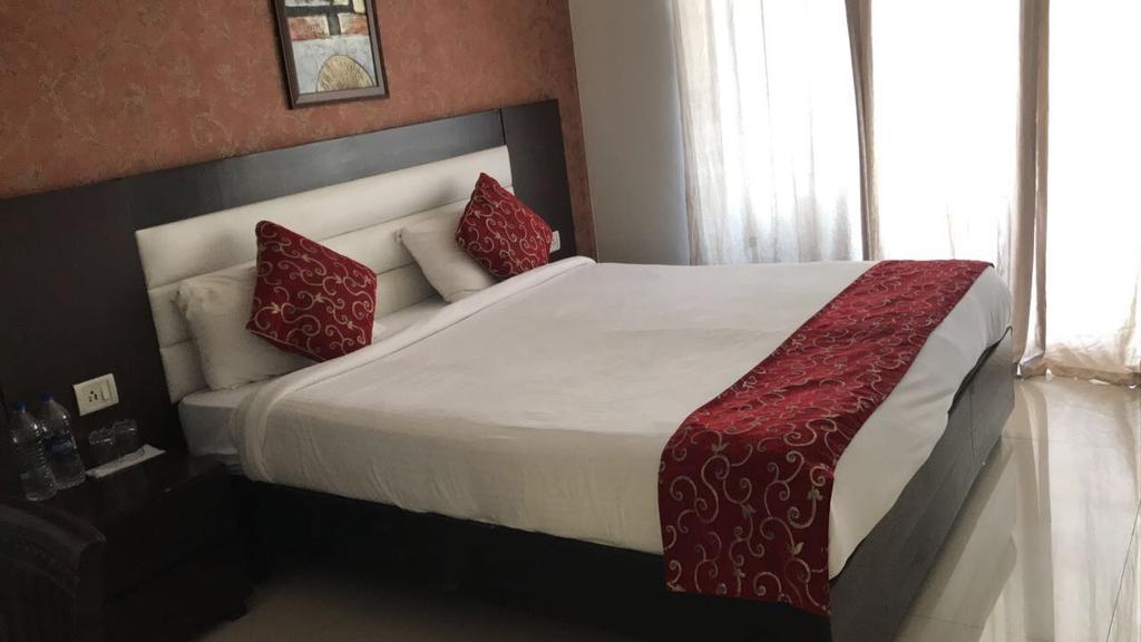 Laurent & Benon Suites, Navi Mumbai Eksteriør billede